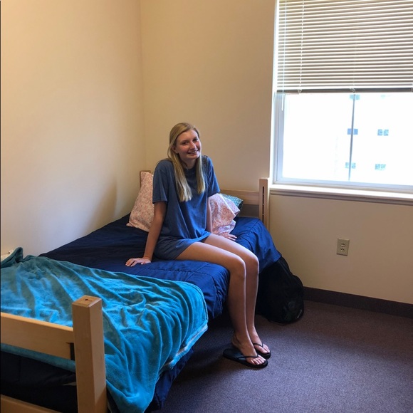 Meet your Posher, Allyson - Picture 1 of 1